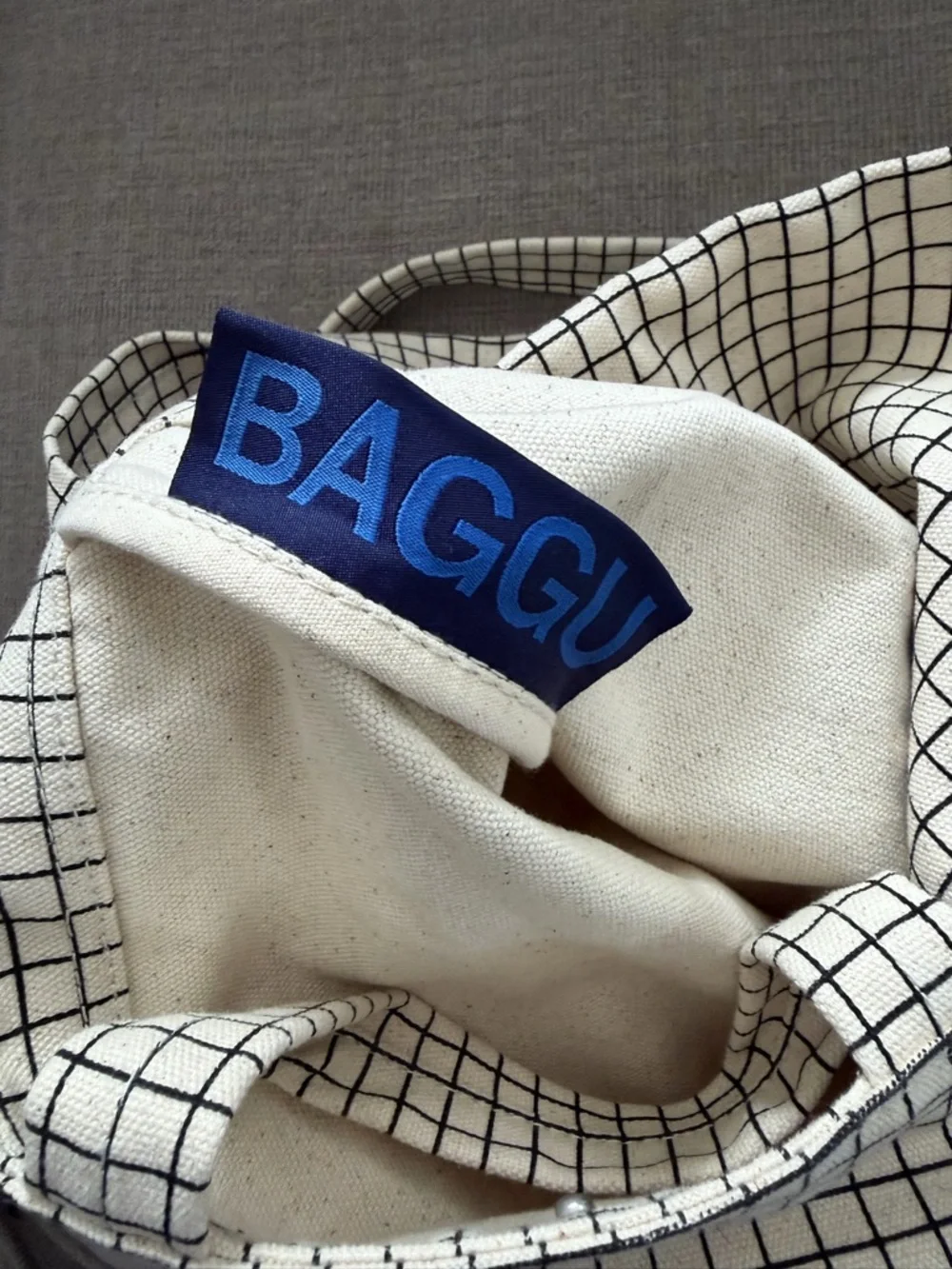 BAGGU Cream Grid Tote - Picture 5 of 6